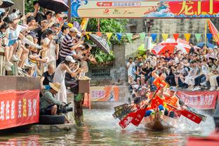 ? Đánh ai cũng năm năm mở? Các chiến binh đã chơi 13 trận liên tiếp đến thời điểm quan trọng.